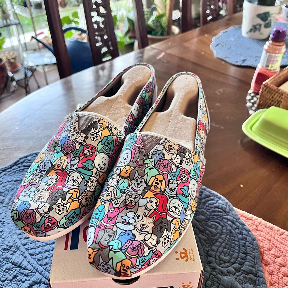 Skechers Slip-On Sneakers in Multicolor Dog Print - Picture 2 of 6